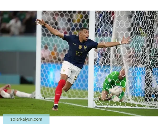 姆巴佩速度爆发助法国队逆转战局,竞技状态持续亮眼 姆巴佩速度爆发助法国队逆转战局,竞技状态持续亮眼