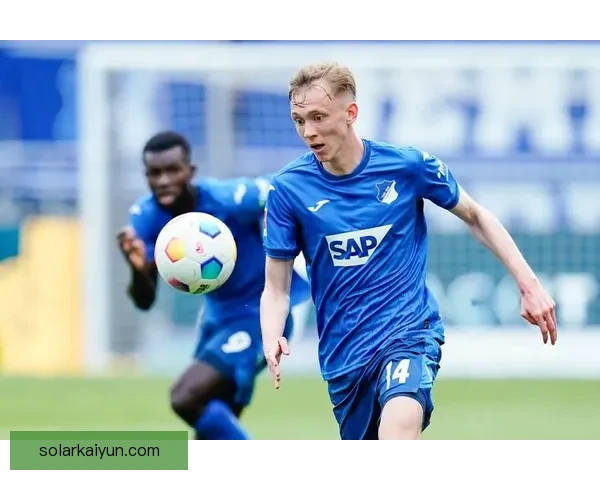 美因茨边路进攻锋芒毕露，球队在德甲迎来关键胜利，状态回暖明显。