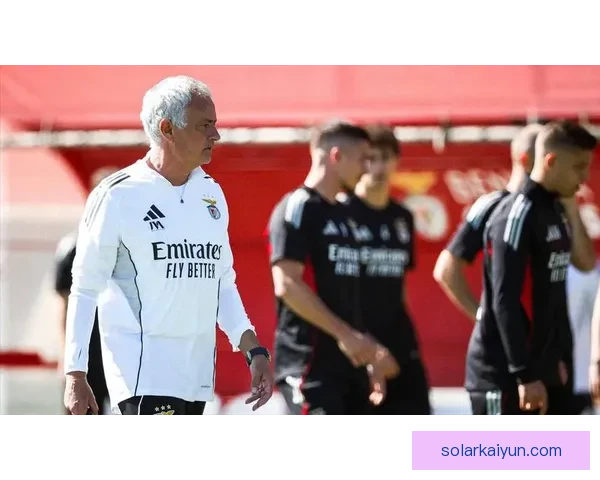 穆里尼奥战术体系在新赛季逐步显现，球队表现稳健引发关注